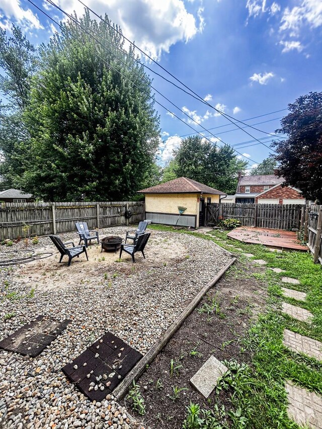 997 S Evergreen Ave, Kankakee, IL 60901 - fenced backyard featuring a fire pit