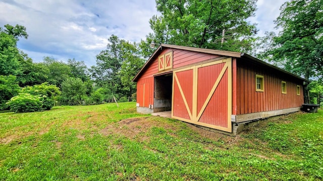 20798 White Oaks Rd, Morrison, IL 61270 - view of pole building with a yard