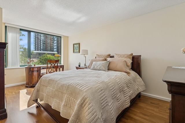 440 N Mcclurg Ct Unit 417, Chicago, IL 60611 - bedroom with wood finished floors and a textured ceiling