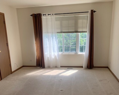 2235 Dawson Ln, Algonquin, IL 60102 - empty room with light carpet and baseboards