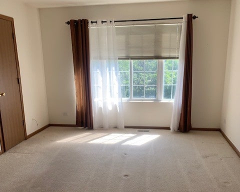 2235 Dawson Ln, Algonquin, IL 60102 - empty room featuring light carpet and baseboards