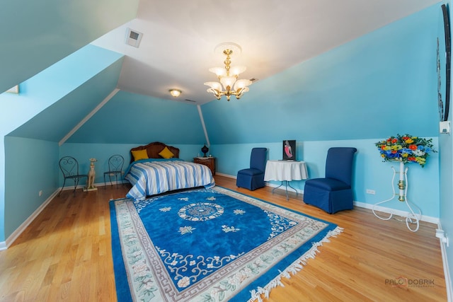 1130 Gavin Ct, Lake Forest, IL 60045 - bedroom with wood finished floors, a chandelier, and vaulted ceiling