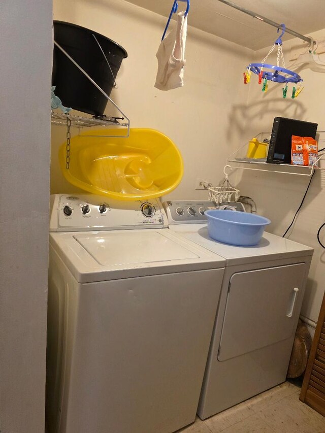 251 W 24th St Unit 1, Chicago, IL 60616 - laundry area featuring washing machine and dryer