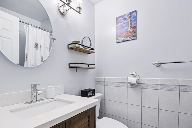 1521 S County Farm Rd Unit 2-2, Wheaton, IL 60189 - full bath with vanity and a shower with curtain