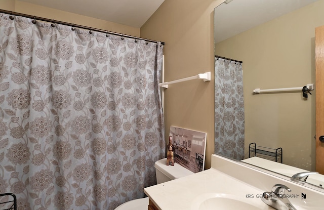 39092 Welsh Ln, Beach Park, IL 60083 - full bath with vanity and a shower with curtain