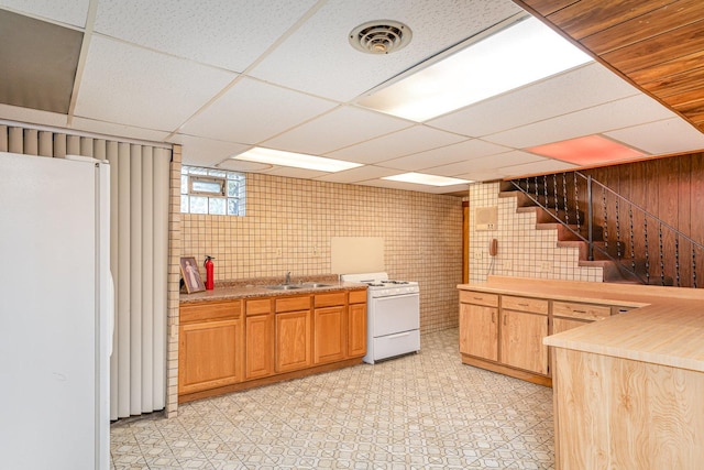9225 S 84th Ave, Hickory Hills, IL 60457 - kitchen featuring white appliances, light flooring, light countertops, and a drop ceiling