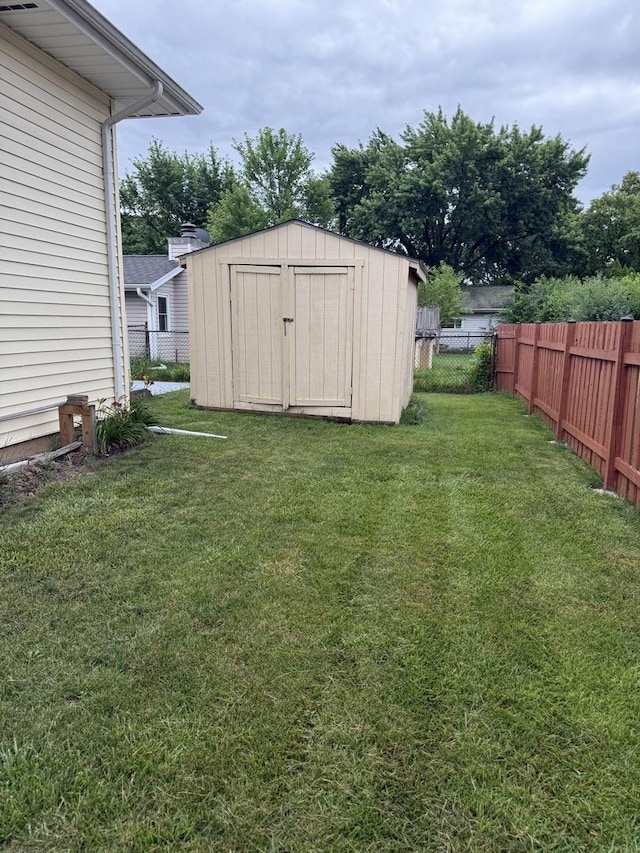 835 Williams Ct, Schaumburg, IL 60193 - fenced backyard with a shed