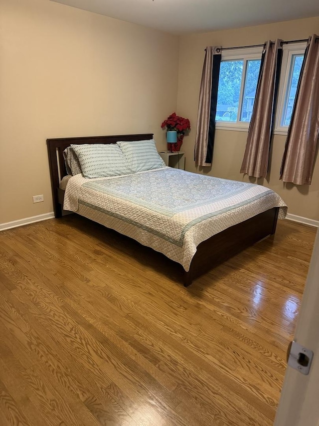 835 Williams Ct, Schaumburg, IL 60193 - bedroom featuring wood finished floors and baseboards
