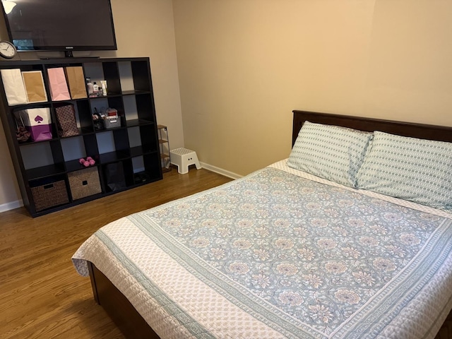 835 Williams Ct, Schaumburg, IL 60193 - bedroom featuring wood finished floors and baseboards