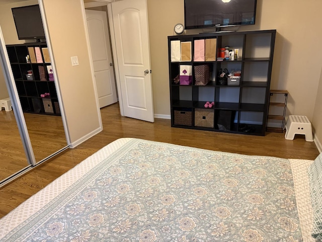 835 Williams Ct, Schaumburg, IL 60193 - bedroom with wood finished floors and baseboards