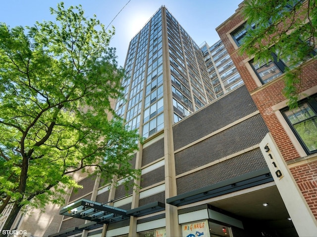 3110 N Sheridan Rd Unit 1802, Chicago, IL 60657 - photo 1