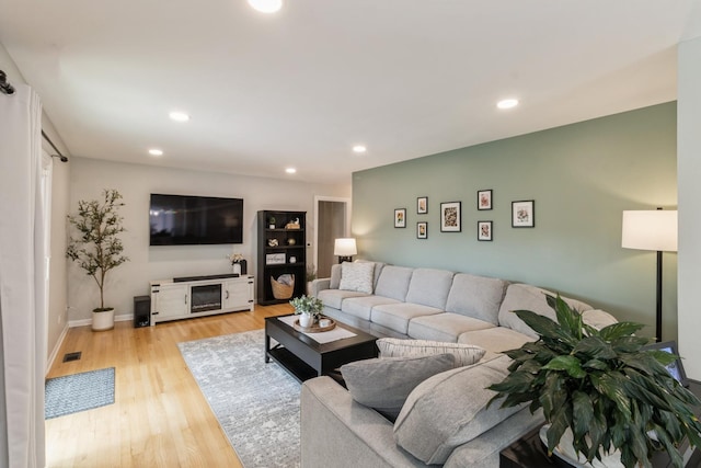 639 N Stephen Dr, Palatine, IL 60067 - living room with light wood finished floors and recessed lighting