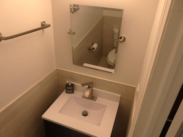 1010 Trillium Ln, Bartlett, IL 60103 - bathroom featuring vanity and tile walls