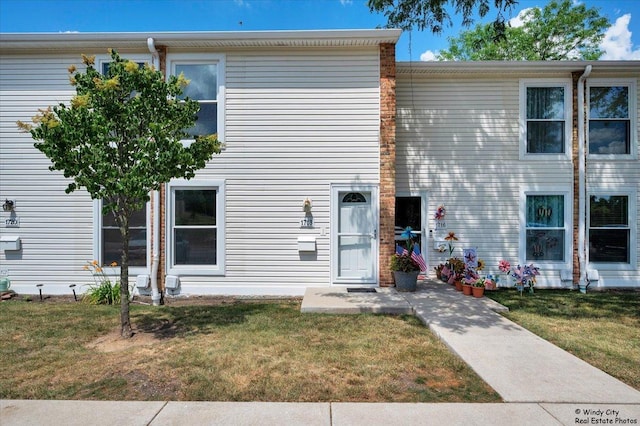 1718 Ardwick Dr, Hoffman Estates, IL 60169 - view of front of house with a front yard
