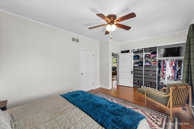 1020 S 4th St, Saint Charles, IL 60174 - bedroom featuring wood finished floors, ornamental molding, a closet, and ceiling fan