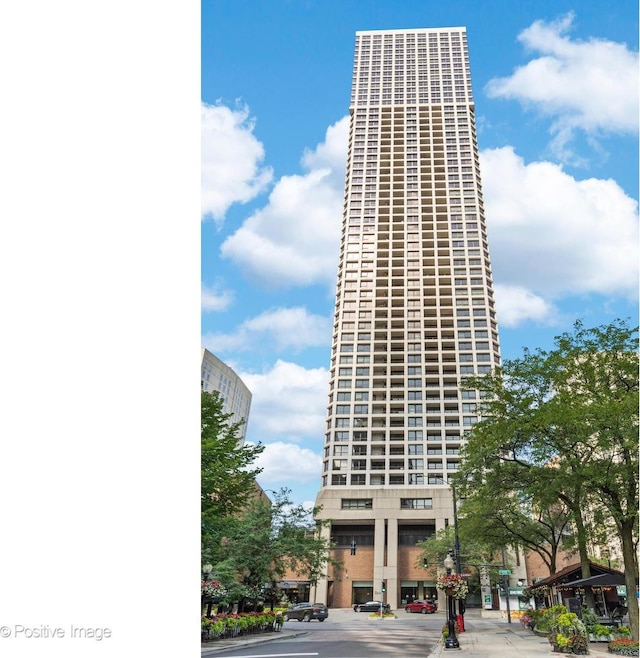 1030 N State St Unit 21K, Chicago, IL 60610 - view of building exterior with uncovered parking