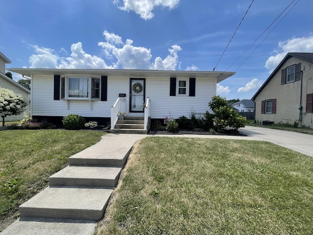 1110 Pike St, Peru, IL 61354 - view of front facade with a front yard