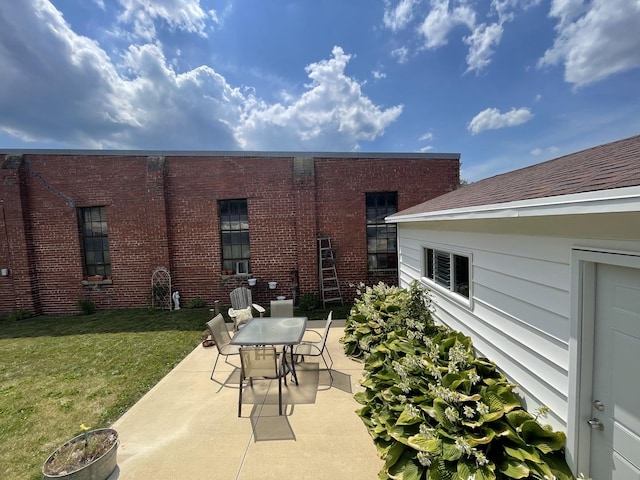 1110 Pike St, Peru, IL 61354 - view of patio with outdoor dining space