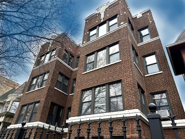 1311 W Pratt Blvd Unit 2, Chicago, IL 60626 - photo 1