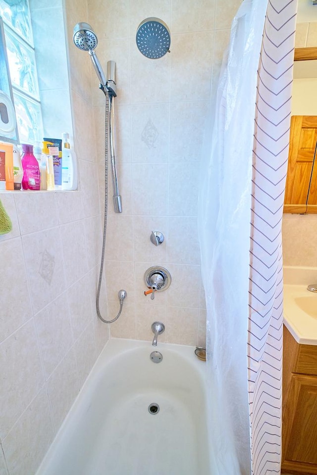 4444 N Central Ave Unit 2W, Chicago, IL 60630 - full bath featuring shower / bath combo and vanity