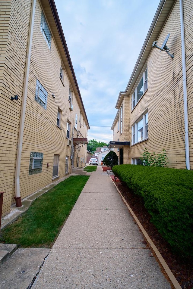 4444 N Central Ave Unit 2W, Chicago, IL 60630 - view of home's community with a residential view