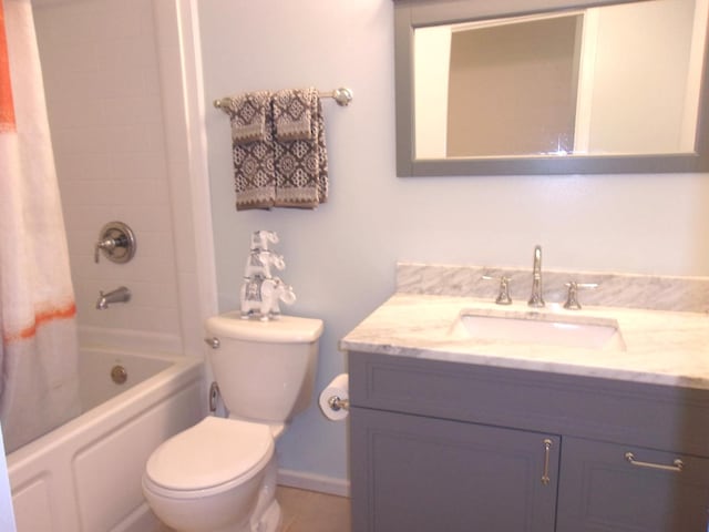 570 Windsor Dr Unit 570, Fox Lake, IL 60020 - bathroom featuring vanity and shower / bathtub combination with curtain