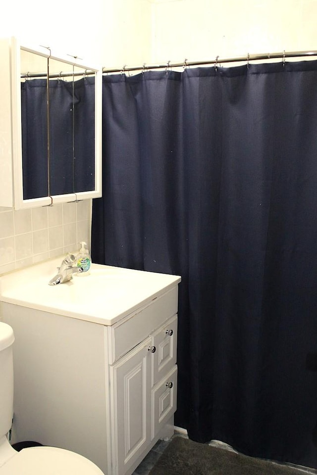 7926 S 83rd Ct, Justice, IL 60458 - bathroom with vanity, backsplash, and a shower with curtain