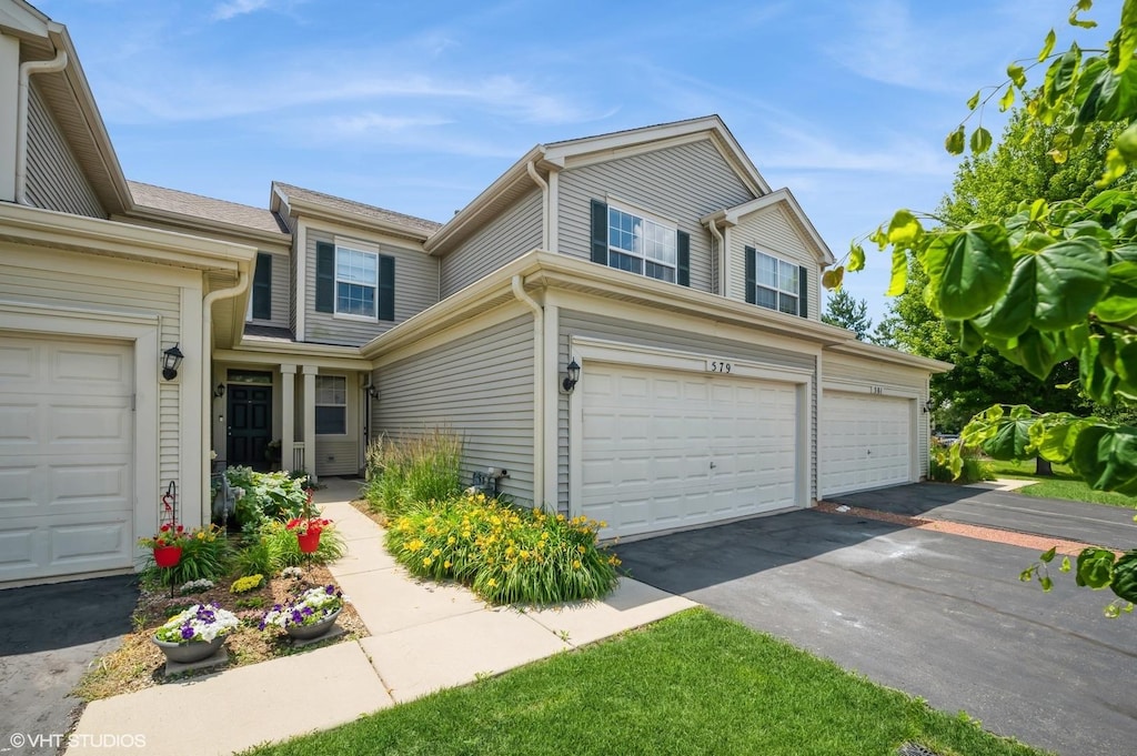 579 W Kristina Ln, Round Lake, IL 60073 - photo 1