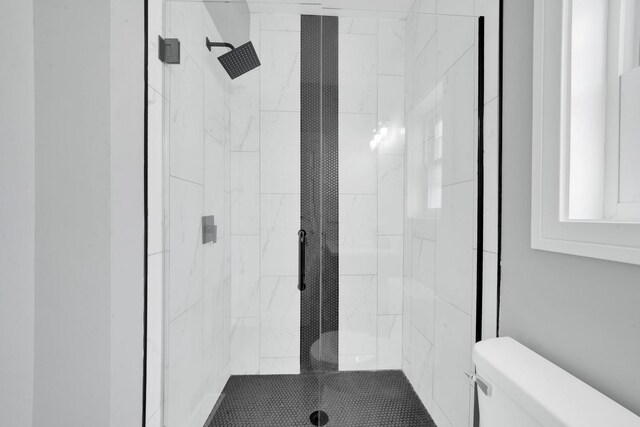 2613 Kenilworth Ave, Berwyn, IL 60402 - bathroom featuring a stall shower
