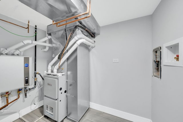 2613 Kenilworth Ave, Berwyn, IL 60402 - utilities featuring water heater