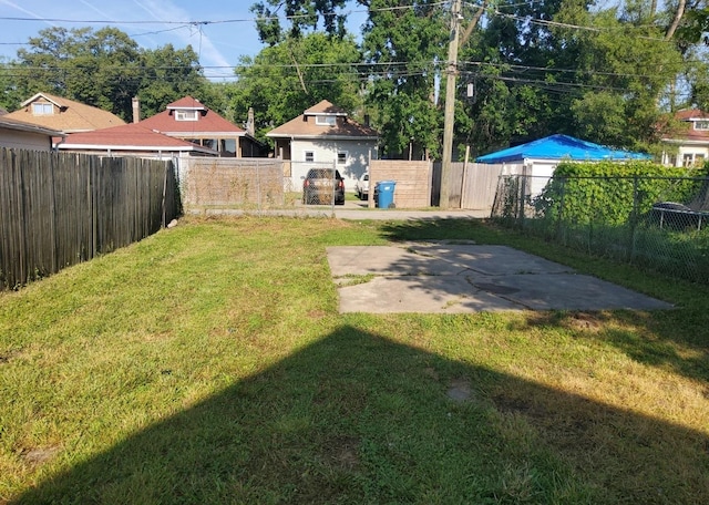 15734 Marshfield Ave, Harvey, IL 60426 - fenced backyard with a patio area