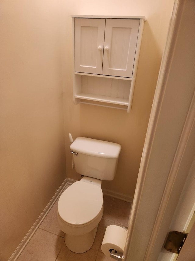 247 Lillian Ct, Geneva, IL 60134 - bathroom with baseboards and tile patterned floors