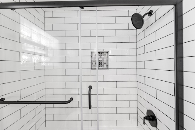 422 W 98th Pl, Chicago, IL 60628 - full bathroom featuring a tile shower