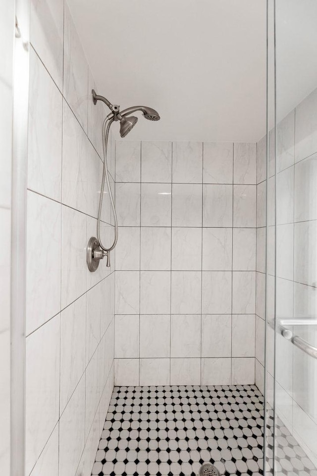 422 W 98th Pl, Chicago, IL 60628 - full bathroom featuring a shower stall