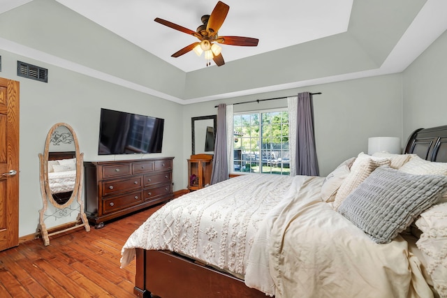2570 Cobblestone Ct, Morris, IL 60450 - bedroom with wood finished floors, a raised ceiling, a ceiling fan, and vaulted ceiling