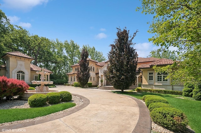 1031 Barrys Ct, Lake Forest, IL 60045 - view of front of house with a tile roof, stucco siding, and curved driveway