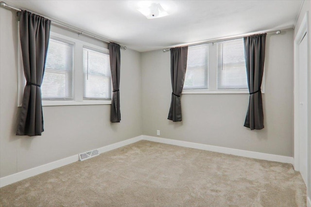 711 W Front St, Bloomington, IL 61701 - carpeted empty room with baseboards