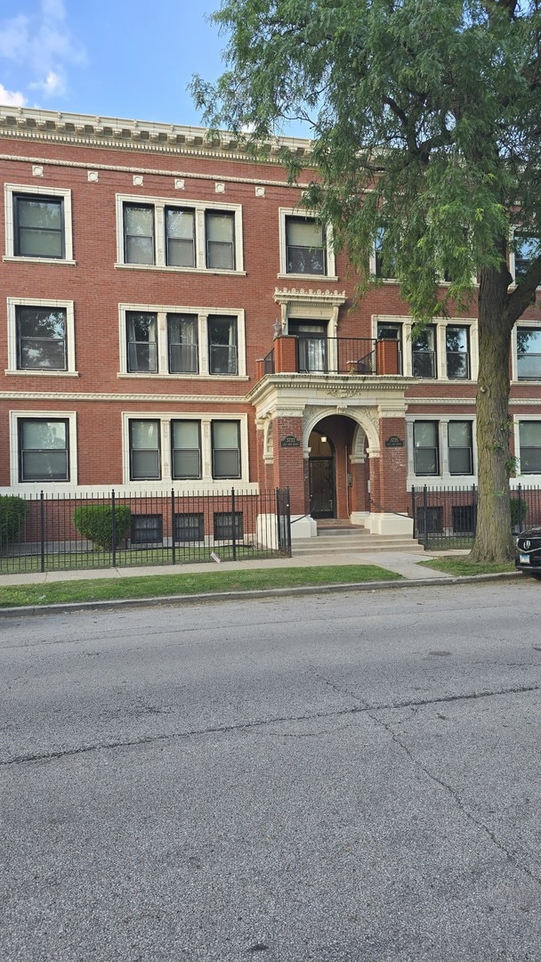 3733 S Lake Park Ave, Chicago, IL 60653 - view of front of property featuring brick siding