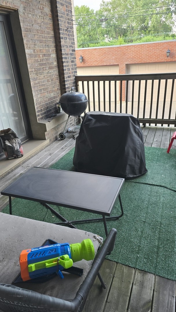 3733 S Lake Park Ave, Chicago, IL 60653 - balcony with a grill