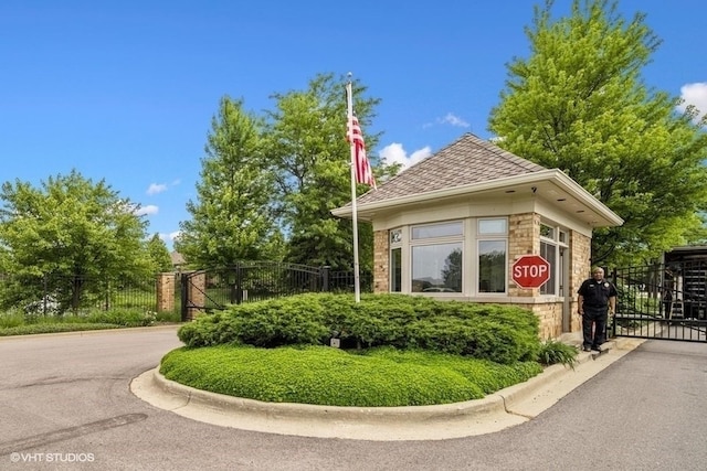 823 Balmoral Ln, Northbrook, IL 60062 - view of property's community with a gate
