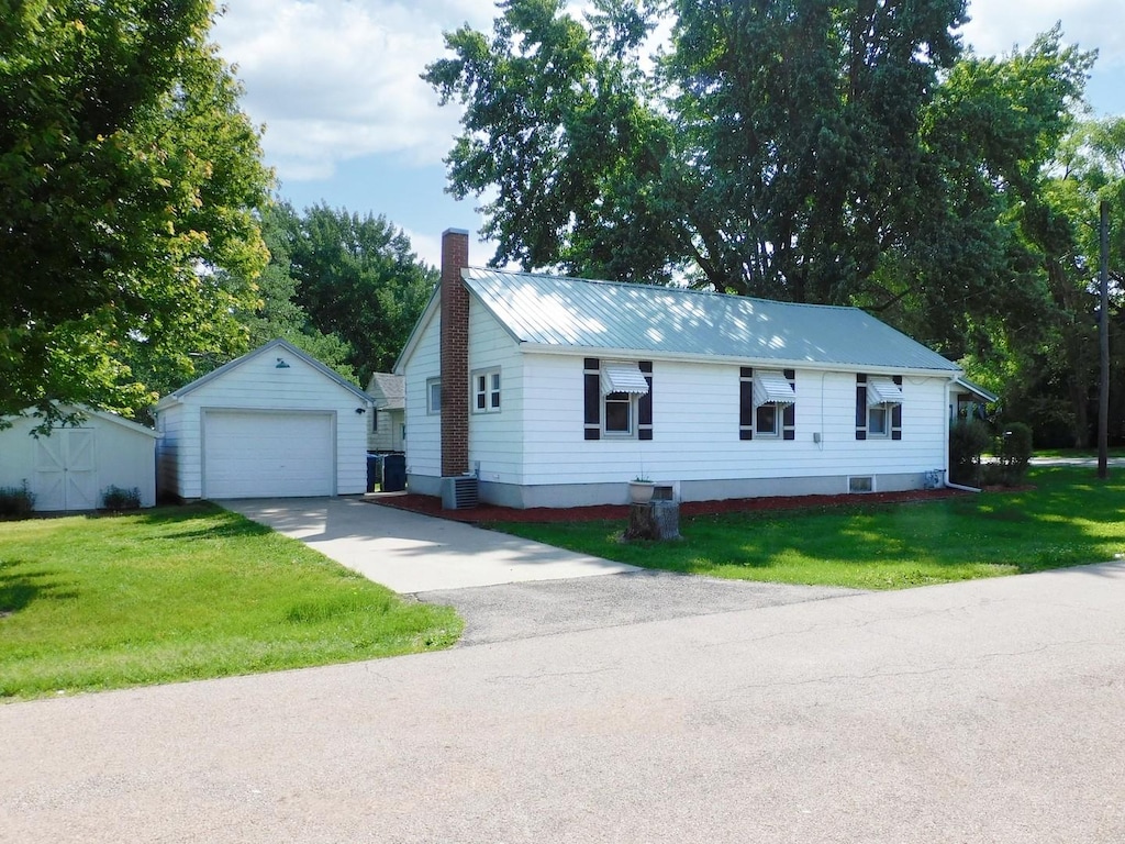 1823 W Fourth St, Dixon, IL 61021 - photo 1
