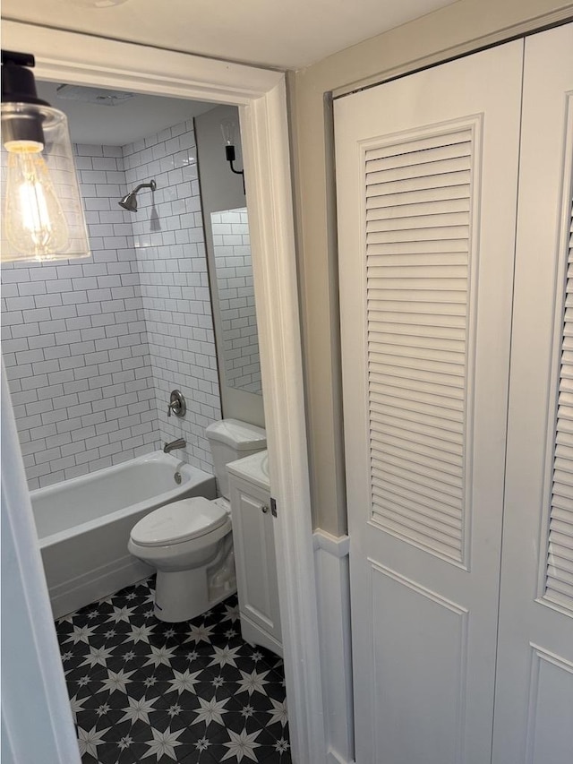 4819 W 109th St Unit 204, Oak Lawn, IL 60453 - bathroom featuring  shower combination, tile patterned floors, vanity, and a closet