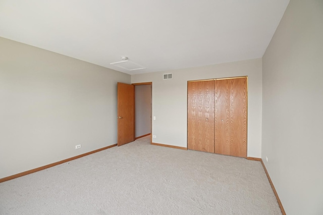 11636 Waterway Ct, Orland Park, IL 60467 - unfurnished bedroom featuring a closet, light carpet, and attic access
