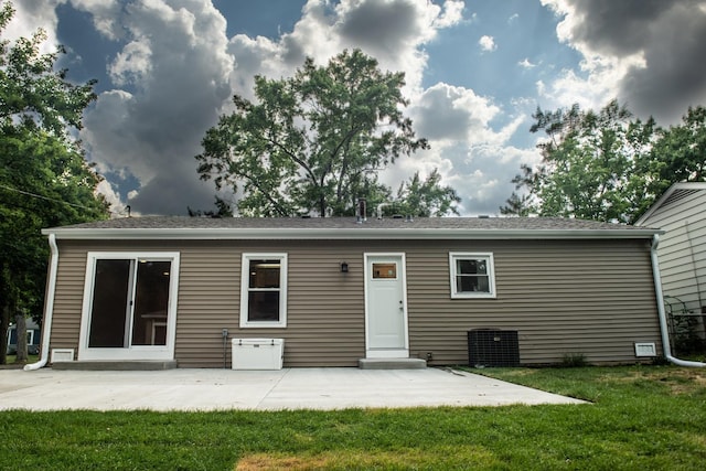 1028 Valley Stream Dr, Wheeling, IL 60090 - rear view of house featuring a patio area and a yard