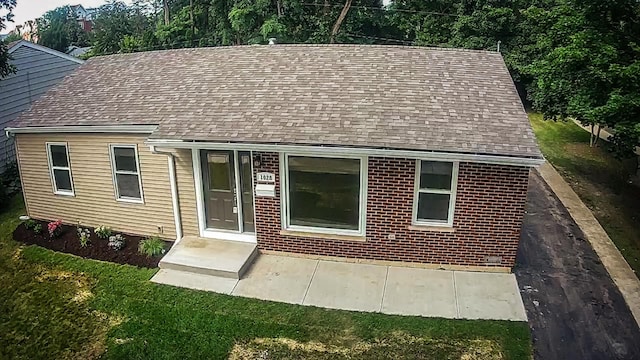 1028 Valley Stream Dr, Wheeling, IL 60090 - new england style home featuring roof with shingles, brick siding, and a front lawn