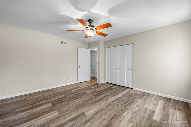 515 Timbers Trl, Saint Charles, IL 60174 - unfurnished bedroom featuring wood finished floors, a closet, and a ceiling fan