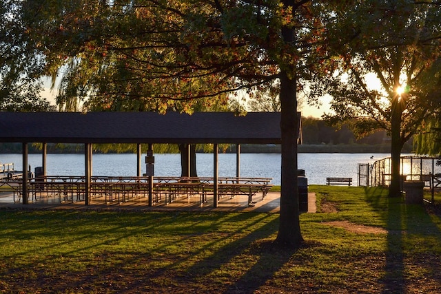 515 Timbers Trl, Saint Charles, IL 60174 - view of community with a water view and a yard