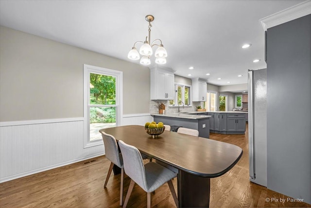 515 Timbers Trl, Saint Charles, IL 60174 - dining area featuring a wainscoted wall, healthy amount of natural light, a chandelier, wood finished floors, and recessed lighting