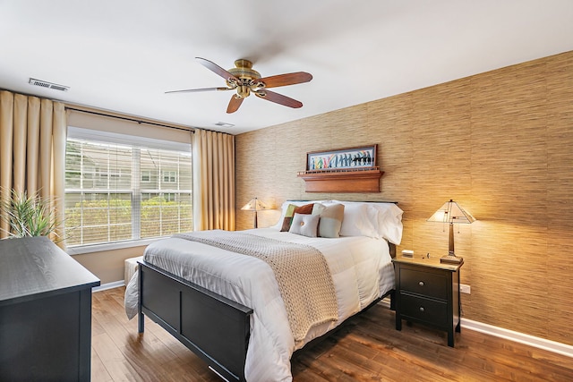 322 Winfield Ct, Schaumburg, IL 60194 - bedroom with wood finished floors, a ceiling fan, and wallpapered walls