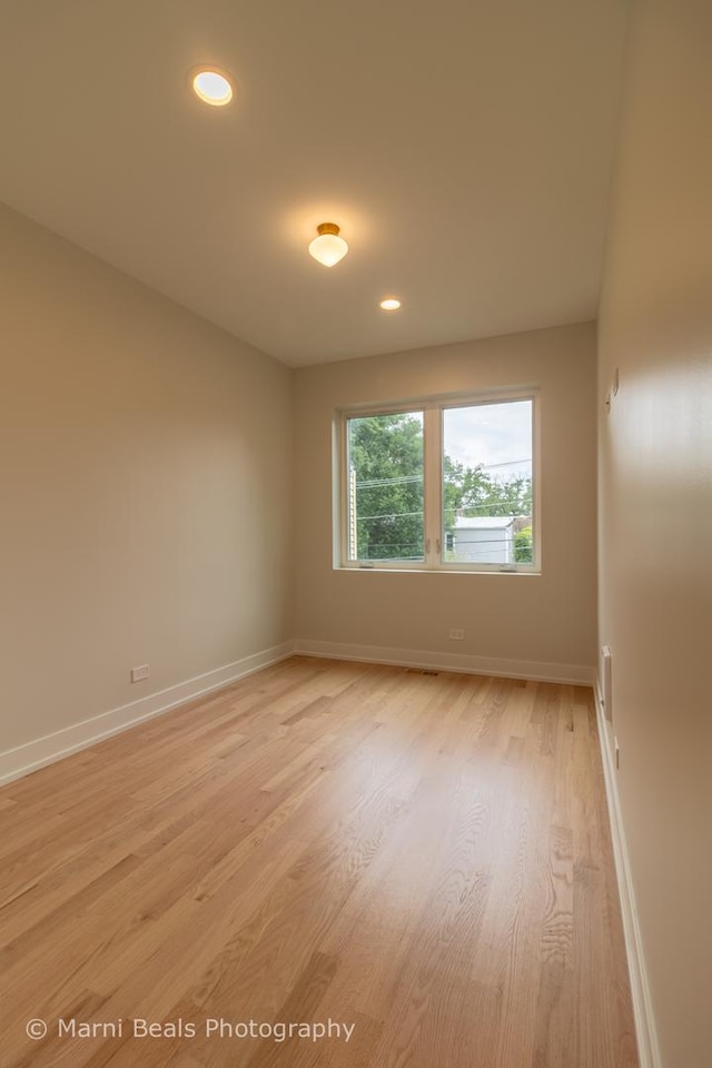 18 W 44th St, Chicago, IL 60609 - unfurnished room with light wood finished floors and recessed lighting